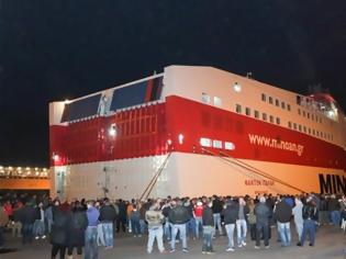 Φωτογραφία για Ηράκλειο Κρήτης: Πλοίο με 270 επιβάτες προσέκρουσε στο λιμάνι - Ρήγμα 20 εκατοστών