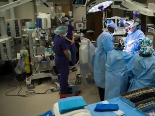 Φωτογραφία για Μεταμόσχευση κεφαλιού: Μέχρι το 2030 θα γίνει η πρώτη επέμβαση, λέει διάσημος νευροχειρουργός