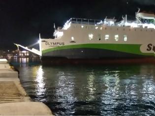 Φωτογραφία για Ρέθυμνο: Πρόσκρουση του πλοίου «Olympus» με πλωτό γερανό μέσα στο λιμάνι
