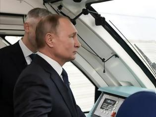 Φωτογραφία για Ο Πούτιν εγκαινίασε τη σιδηροδρομική γραμμή Ρωσίας-Κριμαίας