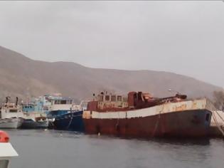 Φωτογραφία για Κάλυμνος: Βυθίστηκε στο λιμάνι παροπλισμένο φορτηγό πλοίο