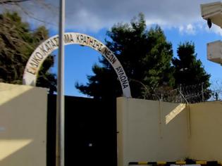 Φωτογραφία για Φυλακές Αυλώνα: Σωφρονιστικός υπάλληλος διοχέτευε ναρκωτικά και κινητά στους κρατούμενου