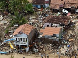 Φωτογραφία για «Μαύρη» επέτειος: 15 χρόνια από το φονικό τσουνάμι που άφησε πίσω του 230.000 νεκρούς στην Ασία