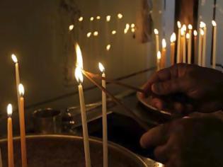 Φωτογραφία για Τι συμβολίζει το άναμμα του κεριού; Για ποιο λόγο ανάβουμε κερί στην εκκλησία;