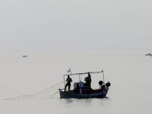 Φωτογραφία για Έξαλλοι οι Έλληνες ψαράδες στα Ίμια – Νέο βίντεο ντοκουμέντο με προκλήσεις Τούρκων