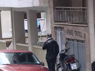 Φωτογραφία για Γκύζη: Δολοφονία από ληστές «βλέπουν» οι αστυνομικοί για τον 66χρονο νεκρό έξω από το σπίτι του