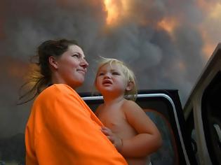 Φωτογραφία για Αυστραλία: Δύο ακόμη νεκροί στις πυρκαγιές ενώ χιλιάδες πολίτες βρίσκουν καταφύγιο στη θάλασσα