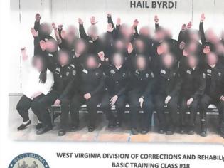 Φωτογραφία για ΗΠΑ: Ο ναζιστικός χαιρετισμός φέρνει απόλυση για 30 εκπαιδευόμενους φρουρούς φυλακών
