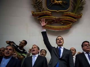 Φωτογραφία για Βενεζουέλα: Ο Γκουαϊδό πως ορκίστηκε πρόεδρος