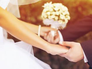 Φωτογραφία για Ο πρώτος δήμος στην Ελλάδα που «βγάζει» ψηφιακά άδειες πολιτικού γάμου