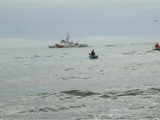 Φωτογραφία για Τρεις αγνοούμενοι από τη σύγκρουση αλιευτικού με πετρελαιοφόρο στον Βόσπορο