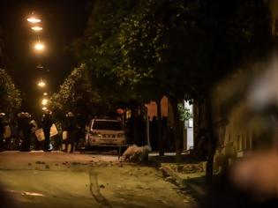 Φωτογραφία για Επεισόδια στο Κουκάκι: Έφοδος της αστυνομίας στις καταλήψεις