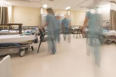 Φεύγουν από τα νοσοκομεία τα επείγοντα περιστατικά - Τριπλό χτύπημα στα ράντζα
