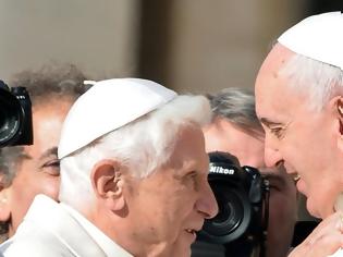 Φωτογραφία για Οι δύο Πάπες: Ο Βενέδικτος ανέκρουσε πρύμναν για το βιβλίο που προκαλεί ρήξη με τον Φραγκίσκο