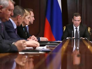 Φωτογραφία για Ρωσία: Παραιτήθηκε η κυβέρνηση Μεντβέντεφ - Εφαρμογή των εξαγγελιών Πούτιν για μεταρρύθμιση του κράτους