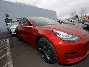 Φωτογραφία για Τα ηλεκτρικά αυτοκίνητα της Tesla θα «μιλούν» στους πεζούς
