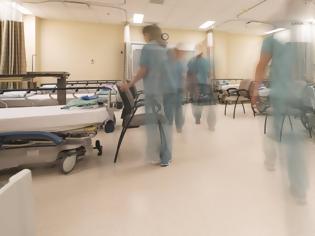 Φωτογραφία για Φεύγουν από τα νοσοκομεία τα επείγοντα περιστατικά - Τριπλό χτύπημα στα ράντζα