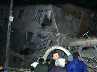 Φωτογραφία για Σεισμός Τουρκία. Μάχη με τον χρόνο. Εκατοντάδες τραυματίες, πάνω από 14 τραυματίες