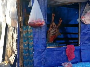 Φωτογραφία για Μόρια: Χασάπικο με φρέσκο κρέας λειτουργεί μέσα στον «προσφυγικό καταυλισμό» από κλεμμένα ζώα
