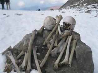 Φωτογραφία για Οστά 14 Ελλήνων βρέθηκαν στη «Λίμνη των Σκελετών» στα Ιμαλάια...