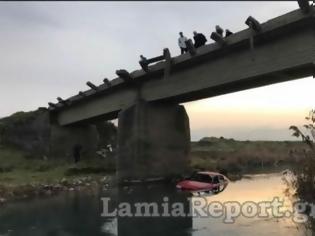 Φωτογραφία για Πέταξαν κλεμμένα αυτοκίνητα από γέφυρα στον Σπερχειό!