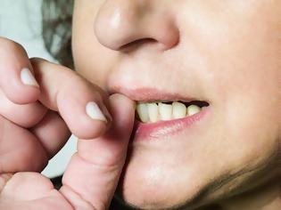 Φωτογραφία για Σταματήστε να τρώτε τα νύχια σας κινδυνεύετε από ιώσεις, λοιμώξεις, φλεγμονή, HPV, μύκητες