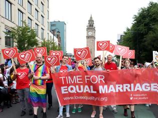 Φωτογραφία για Η Βόρεια Ιρλανδία θα γιορτάσει σήμερα τον πρώτο γάμο μεταξύ ατόμων του ιδίου φύλου