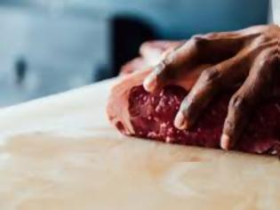 Φωτογραφία για Αυτός είναι ο πιο εύκολος και γρήγορος τρόπος να ξεπαγώσεις κρέας και κιμά