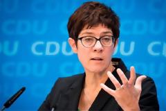 H Καρενμπάουερ θα προτείνει αρχηγό για το CDU στις 24 Φεβρουαρίου
