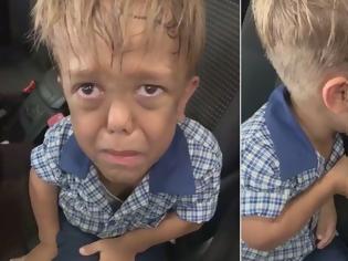 Φωτογραφία για Βίντεο: 9χρονο αγόρι που πάσχει από νανισμό, κλαίει σπαρακτικά λόγω του bullying που δέχεται στο σχολείο
