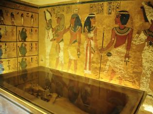 Φωτογραφία για Βρήκαμε τον τάφο της Νεφερτίτης, λένε Αιγύπτιοι αρχαιολόγοι