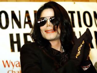 Φωτογραφία για Συγκλονίζουν τα στοιχεία από τη νεκροψία του Μάικλ Τζάκσον: Δεν είχε μαλλιά, ζούσε με χάπια, χείλη και φρύδια ήταν τατουάζ