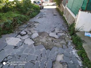 Φωτογραφία για Κατεστραμμένος ο δρόμος στην οδό Ζακύνθου - φώτος