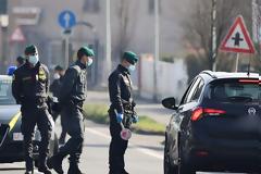 Κορωνοϊός: Έβδομος νεκρός στην Ιταλία - Πανικός με αστυνομικούς στους δρόμους και πόλεις-φαντάσματα
