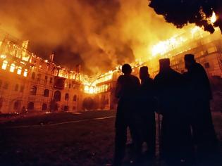 Φωτογραφία για 13263 - Δεκαέξι χρόνια μετά, το Χιλιανδάρι επουλώνει και τις τελευταίες πληγές του από την καταστροφική πυρκαγιά της 4ης Μαρτίου 2004