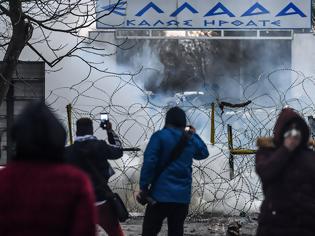 Φωτογραφία για Έβρος: Χημικά και πέτρες - Μετανάστες προσπαθούν να περάσουν τα σύνορα