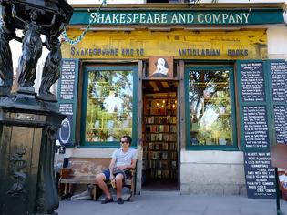 Φωτογραφία για Shakespeare & Company: Το βιβλιοπωλείο θρύλος στο Παρίσι που μπορείς να κοιμηθείς