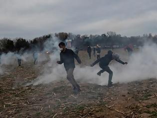 Φωτογραφία για Νέα ένταση στον Έβρο: Χημικά ρίχνουν οι Τούρκοι