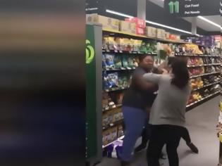 Φωτογραφία για Κορονοϊός: Πανικός στα σούπερ μάρκετ της Αυστραλίας - Πιάστηκαν στα χέρια για... χαρτί υγείας (video)
