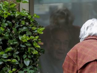 Φωτογραφία για Ουάσινγκτον: Ο κορωνοϊός «χώρισε» ηλικιωμένο ζευγάρι μετά από 60 χρόνια κοινού βίου