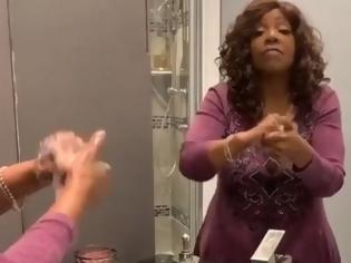 Φωτογραφία για Κορονοϊός: Η Gloria Gaynor τραγουδάει I Will Survive πλένοντας τα χέρια της (video)