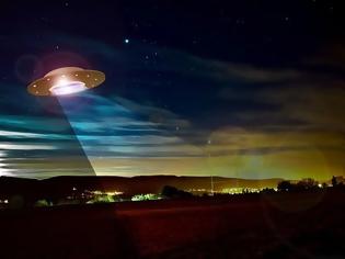 Φωτογραφία για Καλαμάτα: Ιπτάμενο φωτεινό αντικείμενο στον ουρανό της Καλαμάτας (video) - ΜΥΣΤΗΡΙΟ