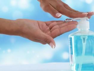 Φωτογραφία για Αντισηπτικό τζελ VS πλύσιμο χεριών με σαπούνι: Τι ισχύει τελικά;
