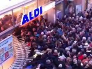 Φωτογραφία για Σκηνές πανικού και έντονες λογομαχίες σε σούπερ μάρκετ στο Βερολίνο (βίντεο)