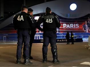Φωτογραφία για Γαλλία βγάζει 100.000 αστυνομικούς στους δρόμους