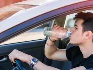 Φωτογραφία για Γιατί είναι πολύ σημαντικό να πίνεις νερό όταν οδηγείς