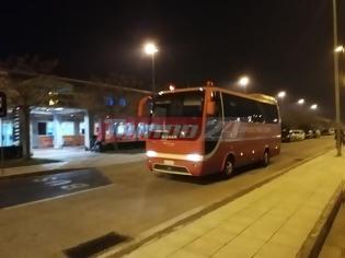 Φωτογραφία για Πάτρα: Με λεωφορεία της Πυροσβεστικής η μεταφορά των ταξιδιωτών από Ιταλία-Αγρινιώτες ανάμεσά του;ς