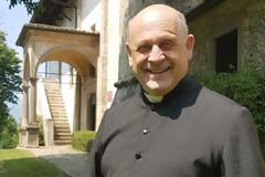 Ιταλός ιερέας έχασε τη ζωή του γιατί έδωσε τον αναπνευστήρα του σε νεότερο ασθενή κορωνοϊού