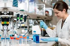 Πώς συνδέονται ανοσμία και δυσγευσία με τον ιό - Θα περιοριστεί η εξάπλωση το καλοκαίρι;