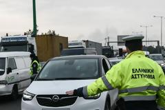 Koρωνοϊός: Παντού έλεγχοι και μπλόκα για την τήρηση της καραντίνας - Πώς ζητά η ΕΛΑΣ να επιδεικνύουμε το έγγραφο στο ΙΧ (Photos)